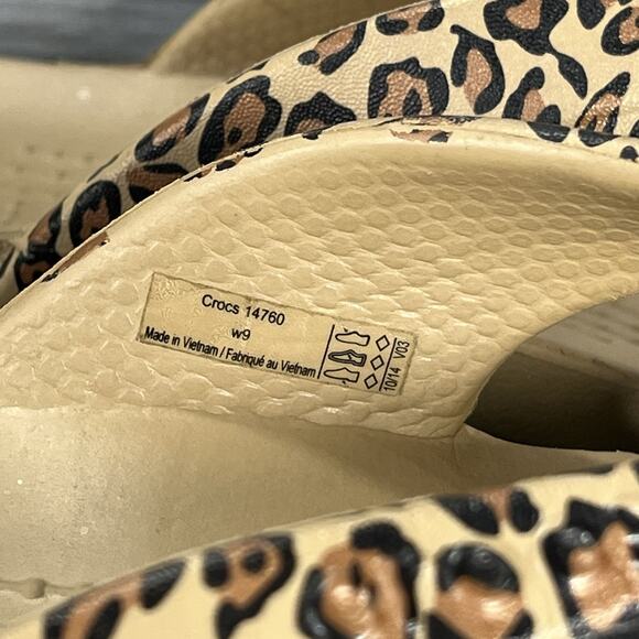 Crocs Women's Kadee Leopard Printed Flip Flop Sandals Size 9 - Picture 4 of 8